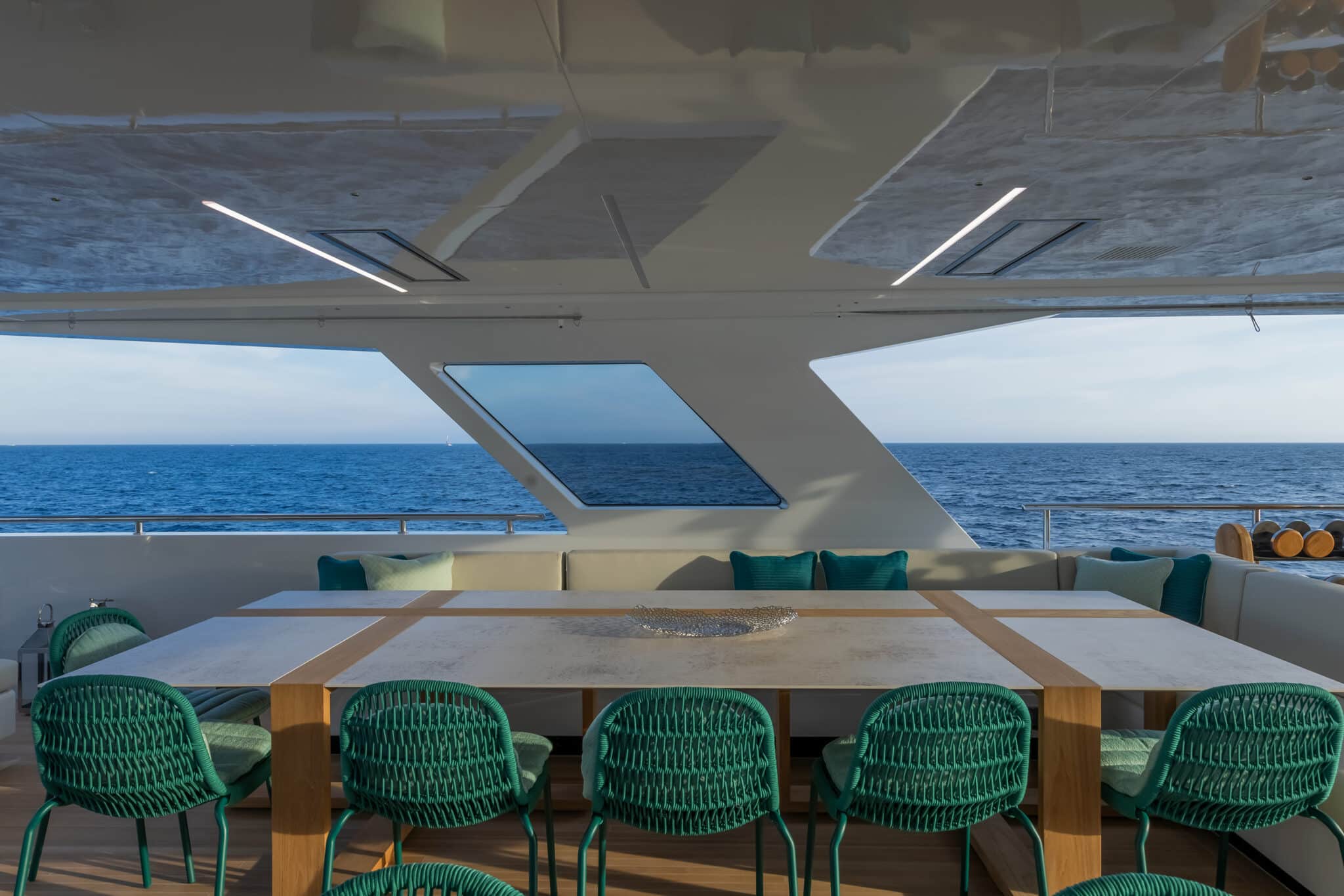 Emocean by Rosetti Super Yacht  - RSY 38M EXP EMOCEAN Sundeck dining area 01 scaled 221